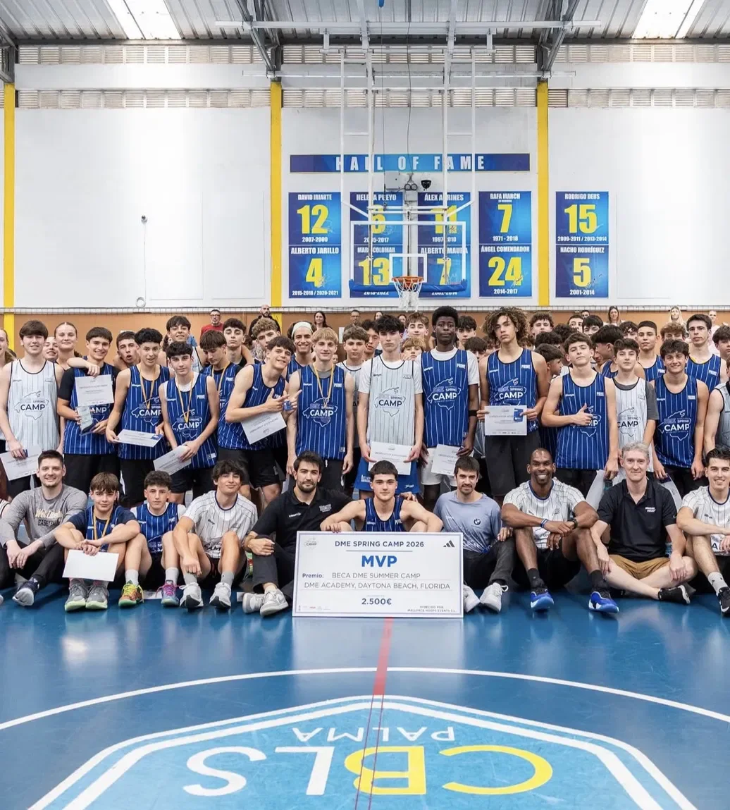 Jugadores y coaches del DME Spring Camp 2026 en Palma